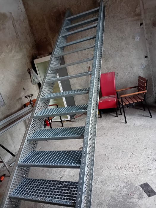 Scara metalica zincata de exterior