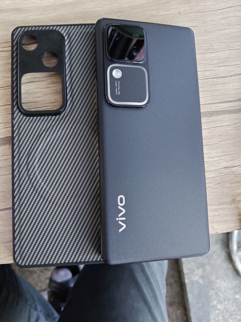 Vivo v30 12/256gb karopka dakument faqat shishasi singan