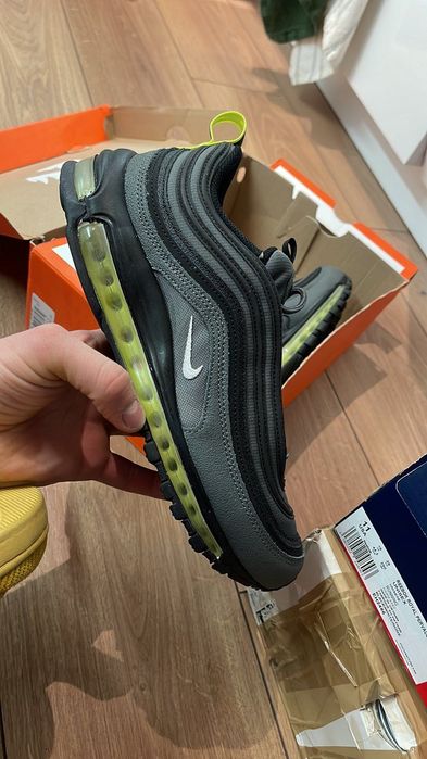 Маратонки NIKE различни модели.