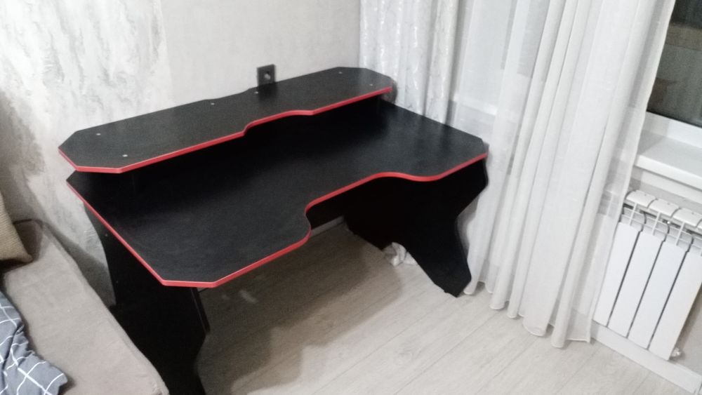 Стол игровой в хорошем состоянии