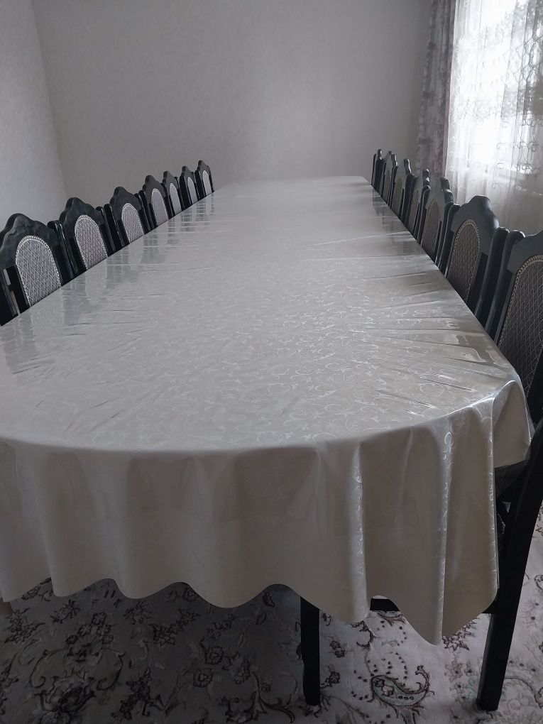 Стол и стулья новый