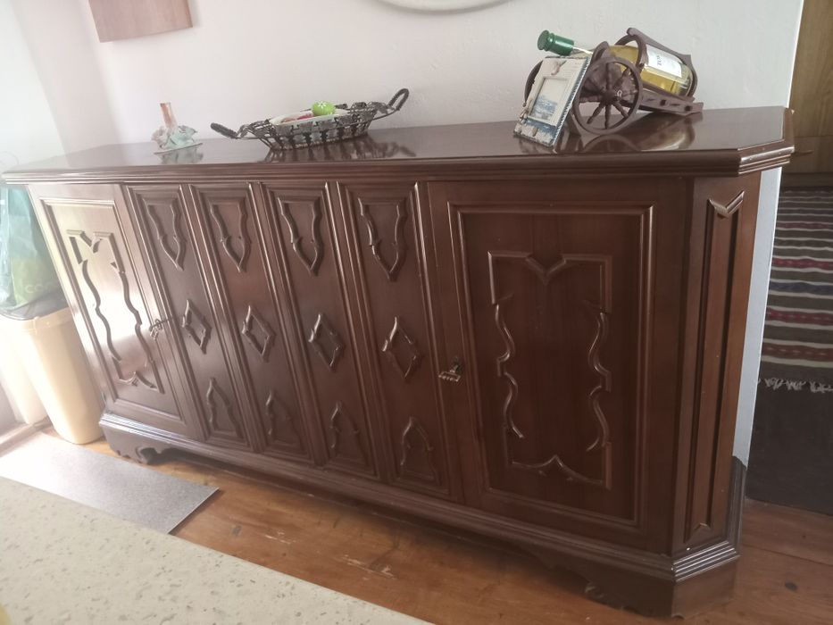 Dulap cu usi din lemn masiv