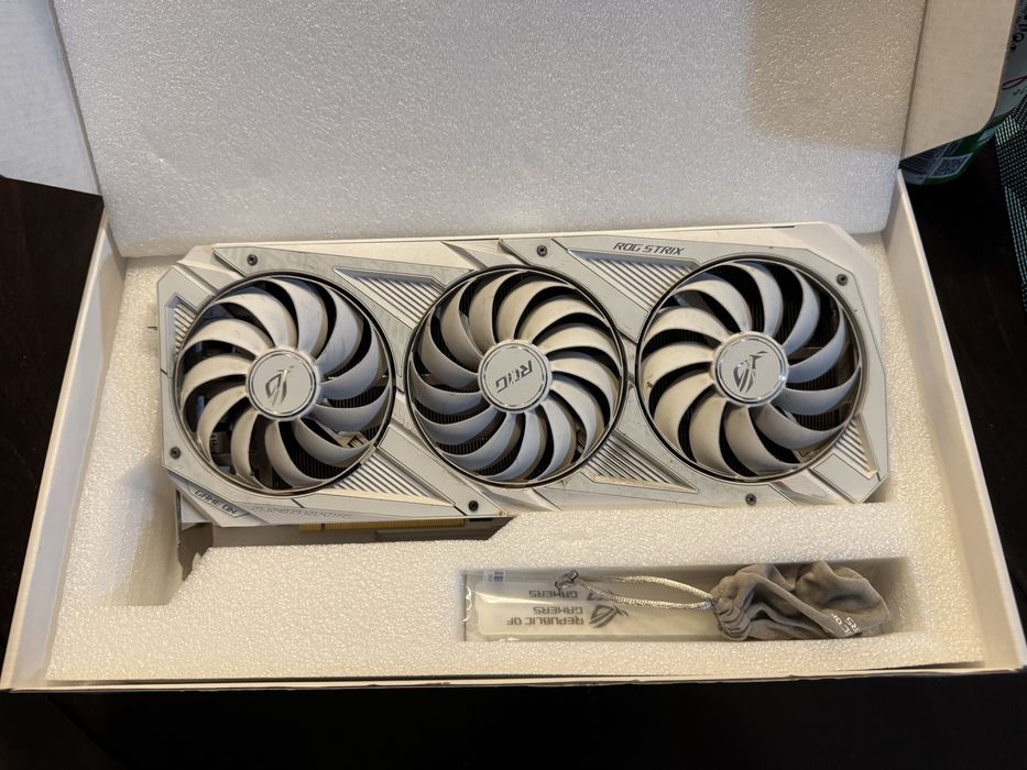 Asus Strix RTX 3090 White
