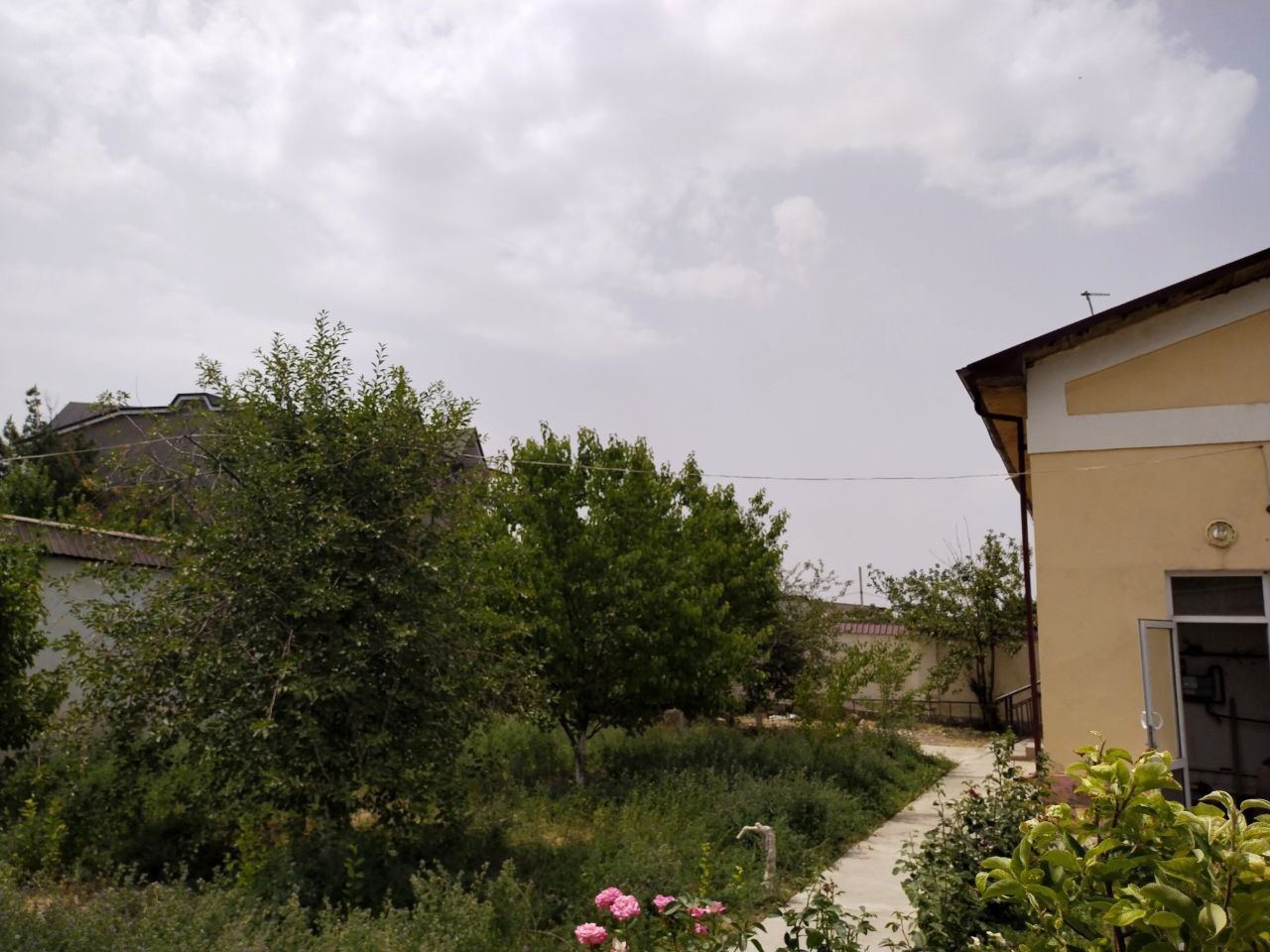 6 sotixli hamma shart sharoiti bor kottej sotiladi