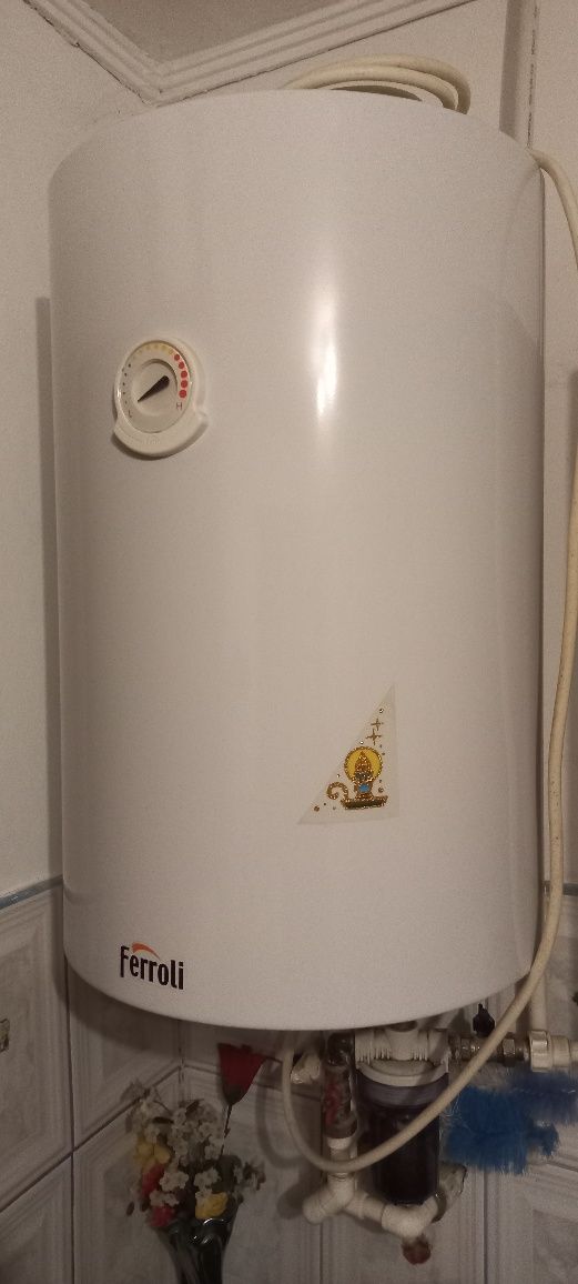 Vând boiler Ferolli 80 l