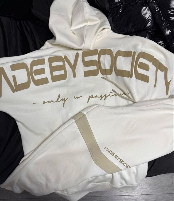 Compleu Made by Society