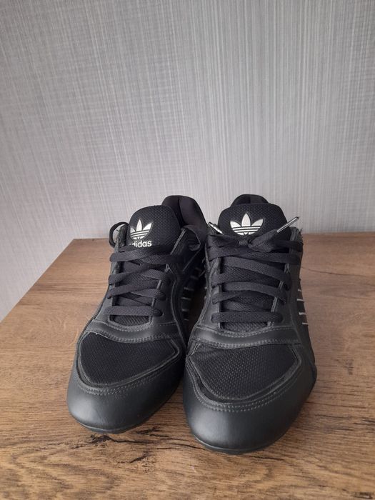 Adidas маратонки 43 номер.