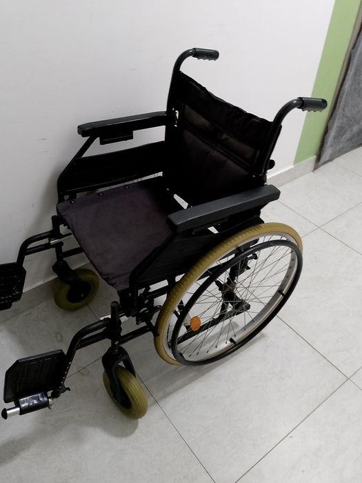 Инвалиднои коляска для взрослых хорошем состоянии