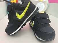 маратонки Nike.