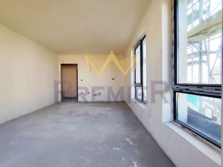 Продава се Тристаен апартамент в Варна, Възраждане 1 - 90 кв.м за 1889 €/кв.м - Снимка #3