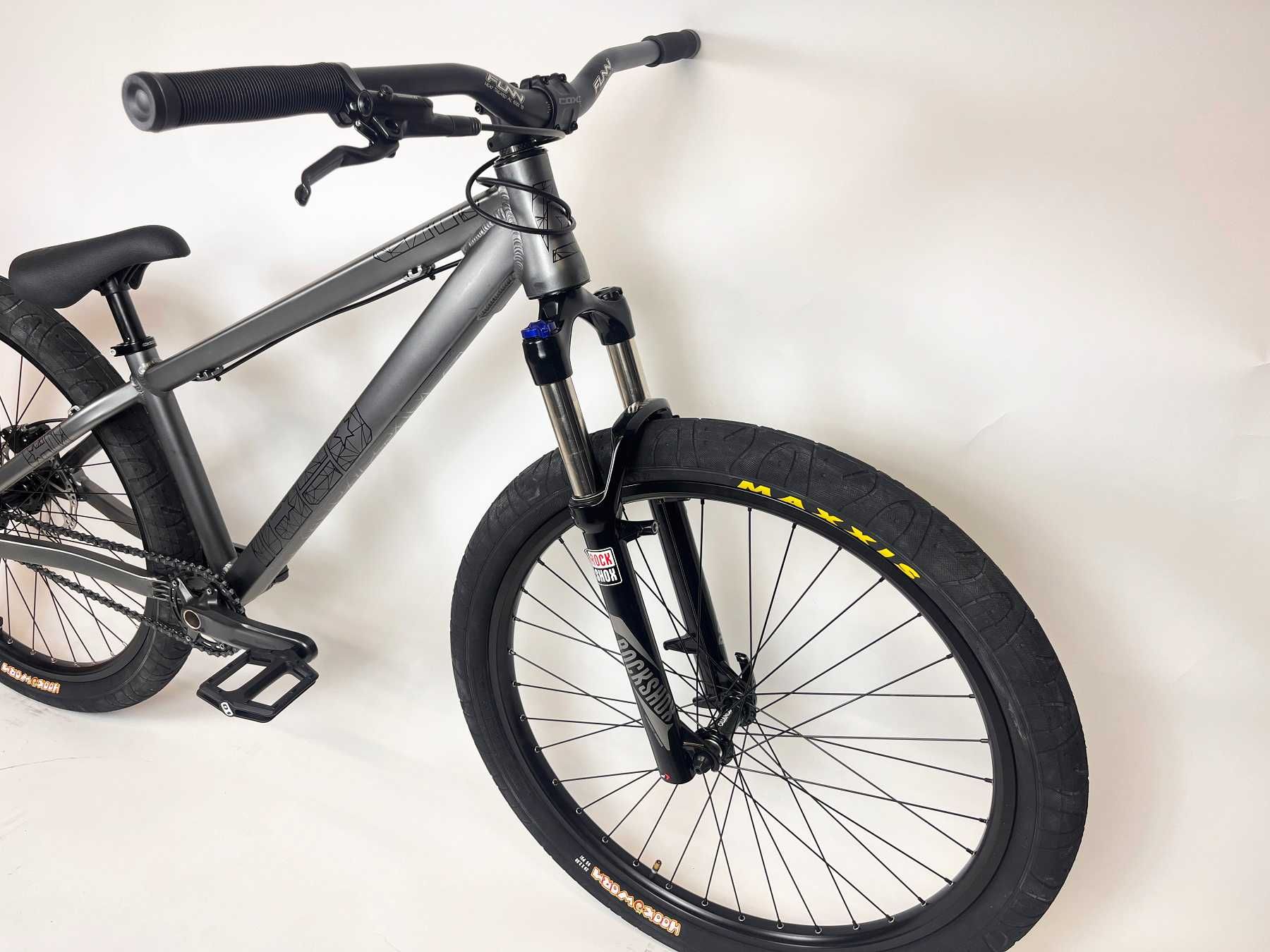 НОВИ цяло колело DRAG C2 ROCKSHOX XC30 dirt jump дърт DJ колело