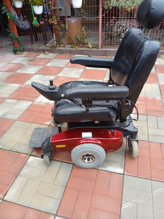 Vând cărucior electric