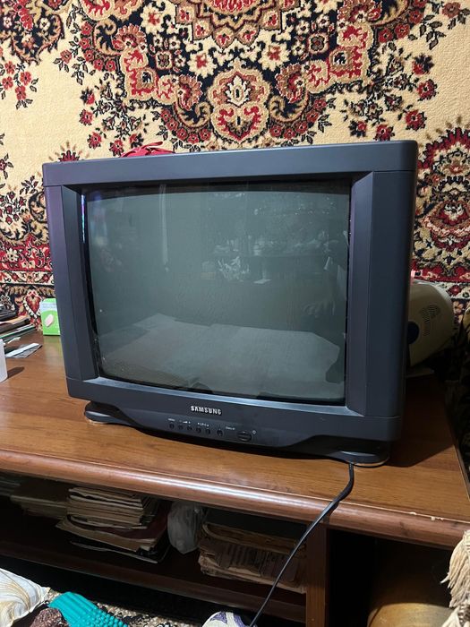 Продам телевизор срочно ( цветной )