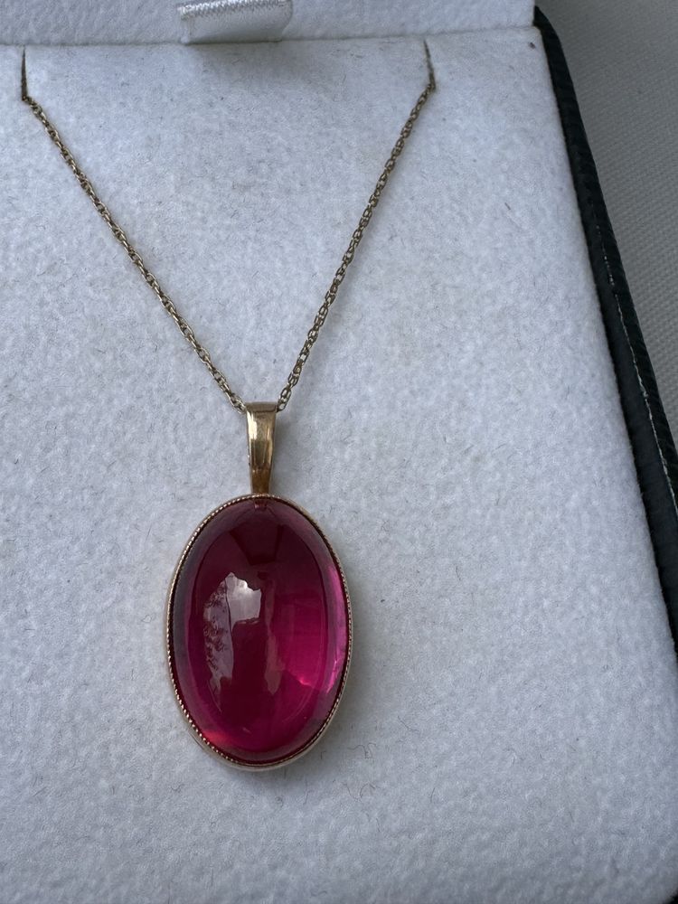 Pandantiv rusesc din aur 14 k si rubin cabochon