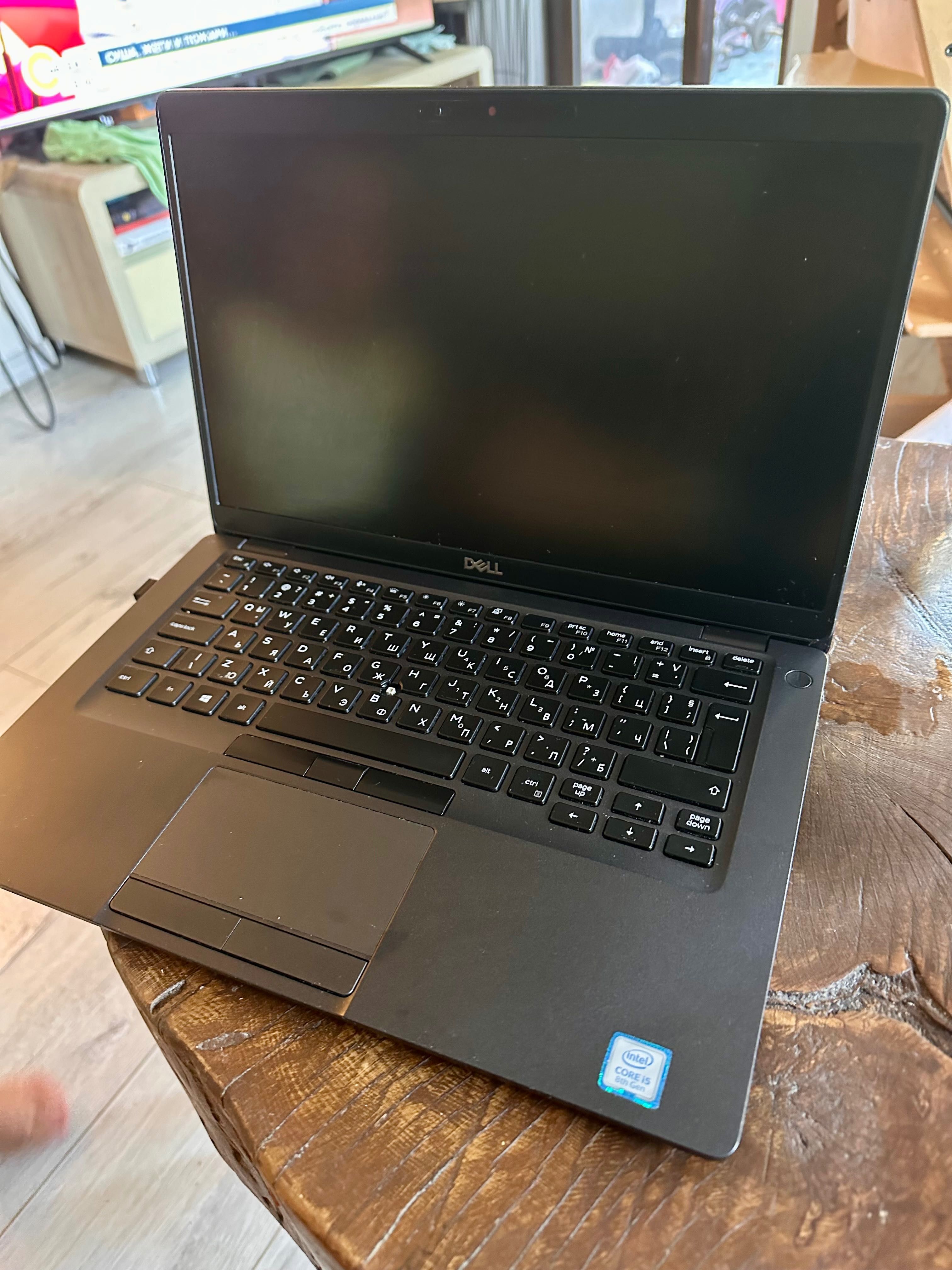 Продавам за части Dell Latitude 5400, 14”,i5 8365, 256 GB SSD,8 GB RAM
