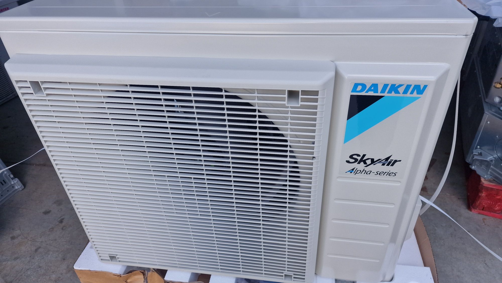 Daikin Emura 18ка висок клас инверторен климатик 18000btu с подсилено