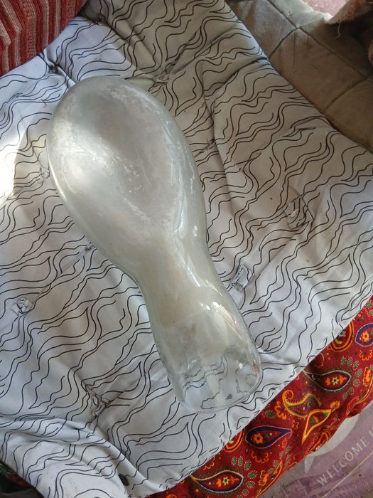 Сутна стекло .  .