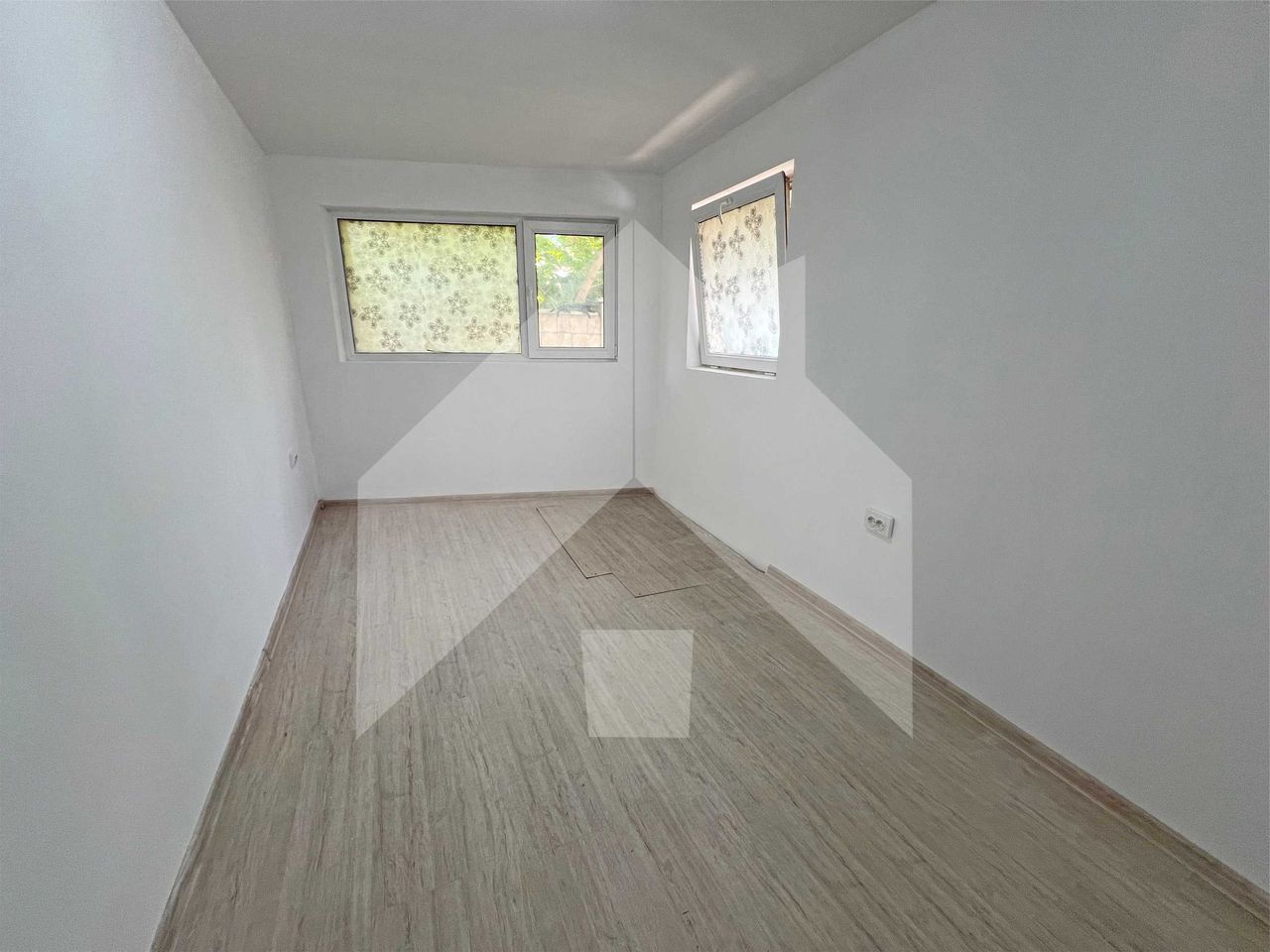 Продава се Едностаен апартамент в Варна, Погреби - 46 кв.м за 1022 €/кв.м - Снимка #11