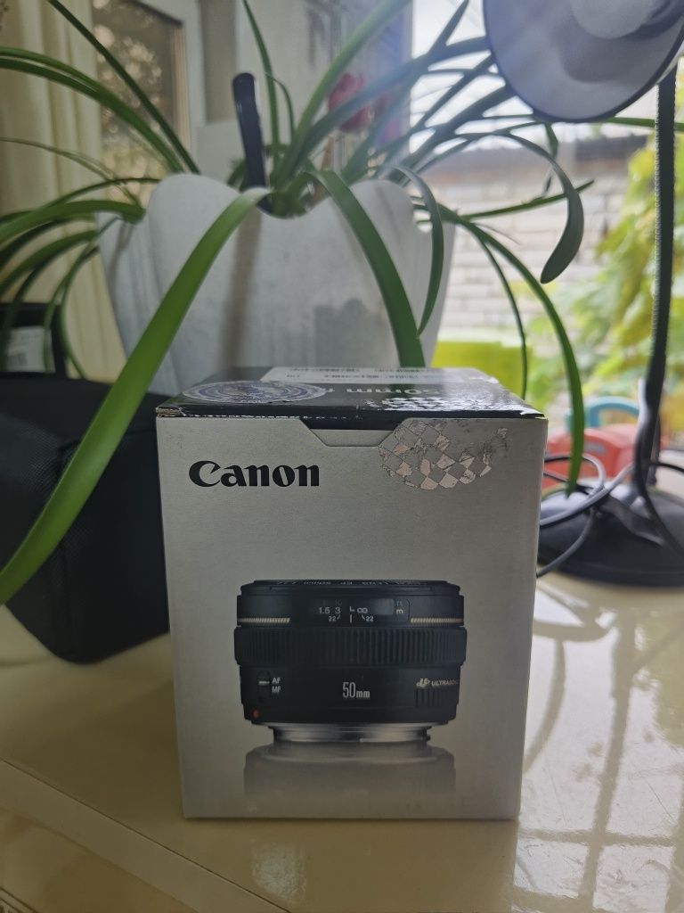 Объектив Canon 50 мм