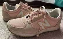 pantofi sport roz cu insertii de piele intoarsa New Balance nr 36.5