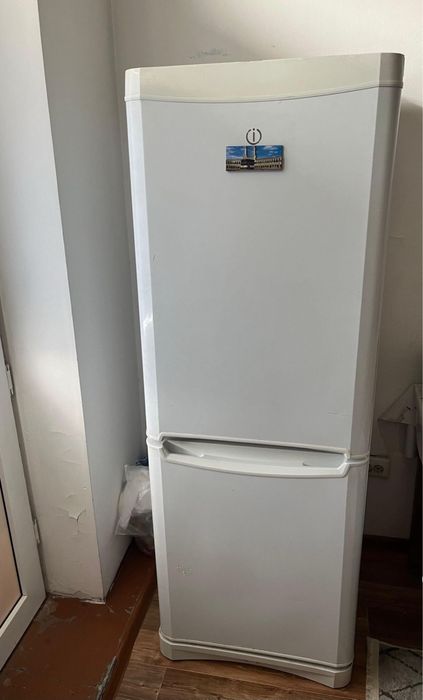 Холодильник indesit