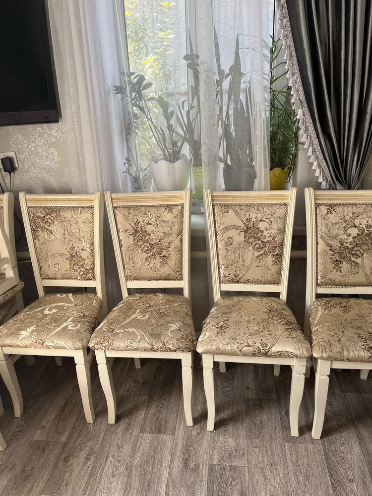 Стулья в гостинной