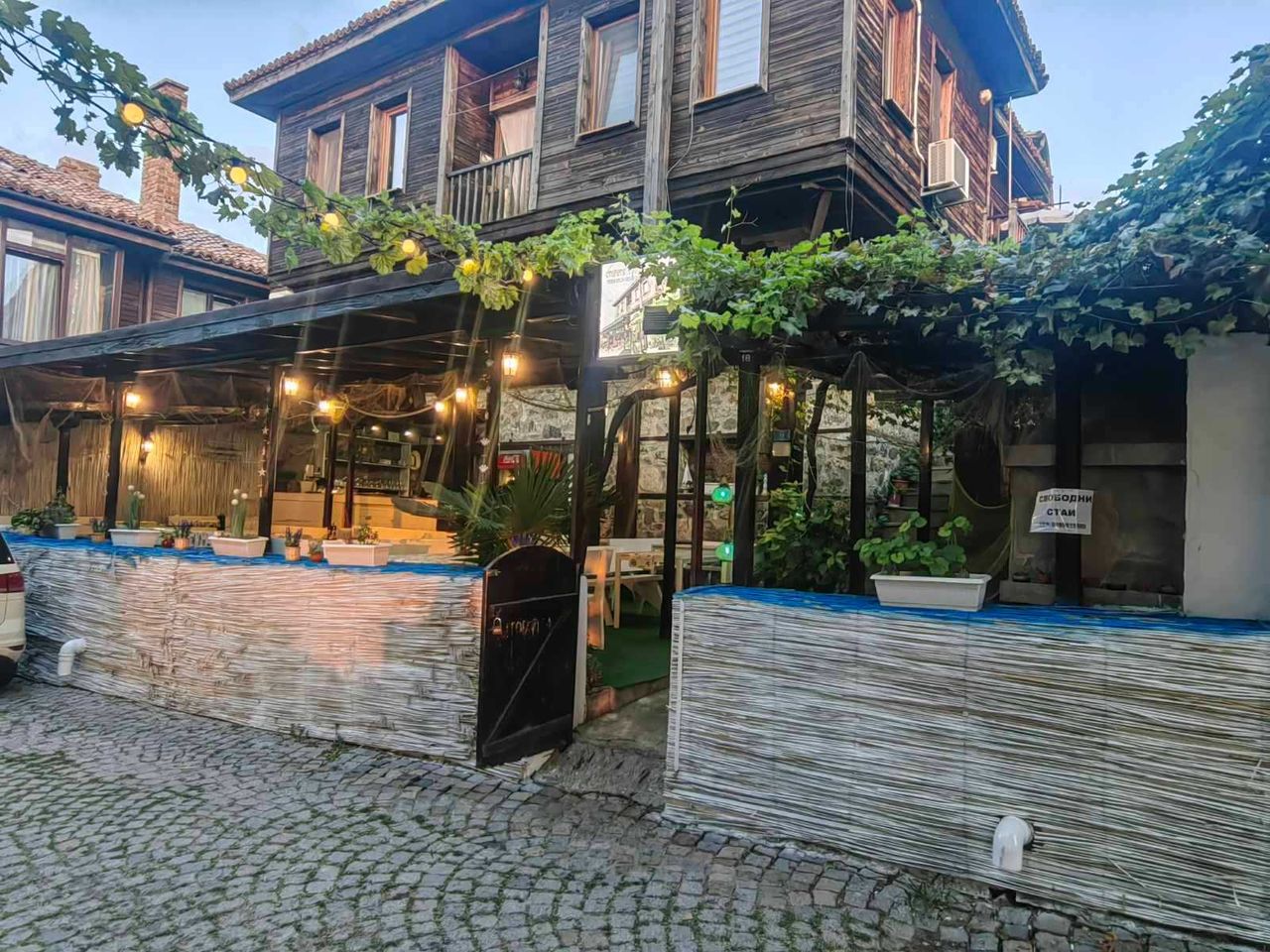 Дава се под наем Заведение в Созопол - 150 кв.м за 510 € - Снимка #1