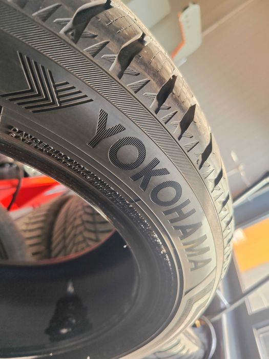 2бр.зимни гуми 215/55/17 Yokahama