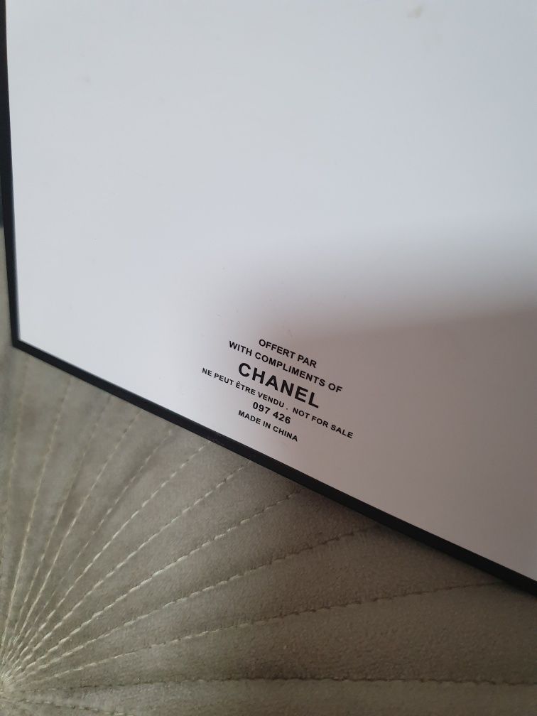 Кутия Chanel за чётки грим и друго