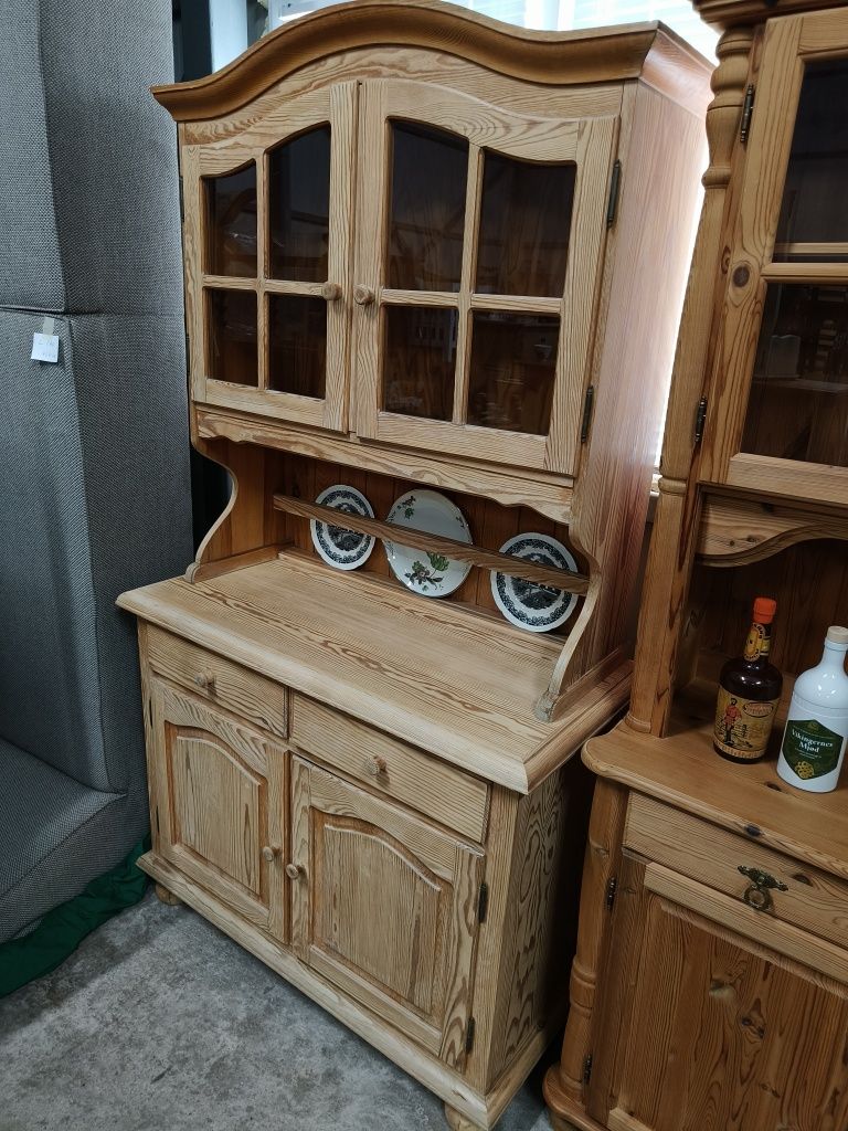 Кухненски бюфет с витрина