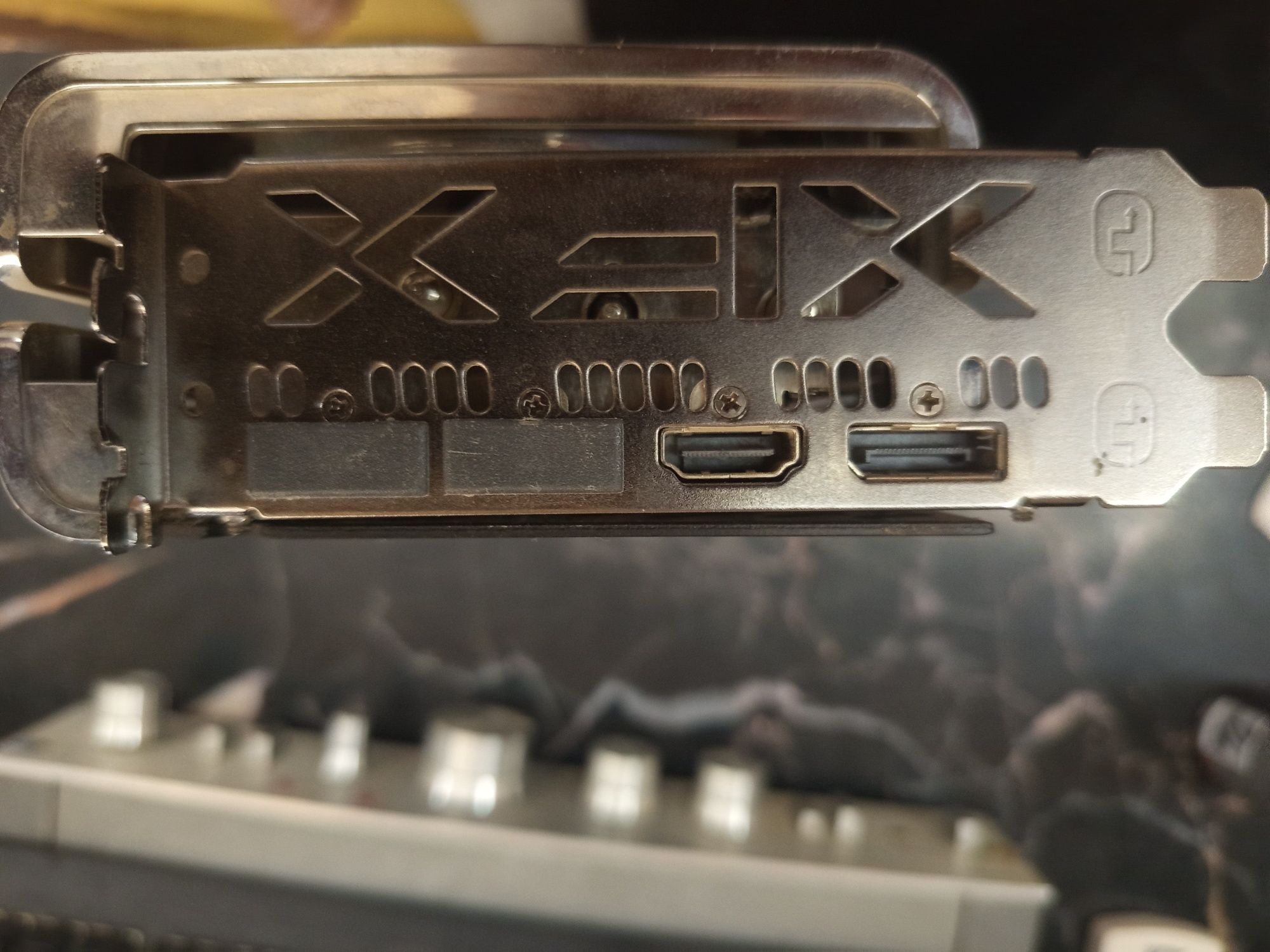 Продаю видеокарту XFX RX 5700 XT THICC III Ultra