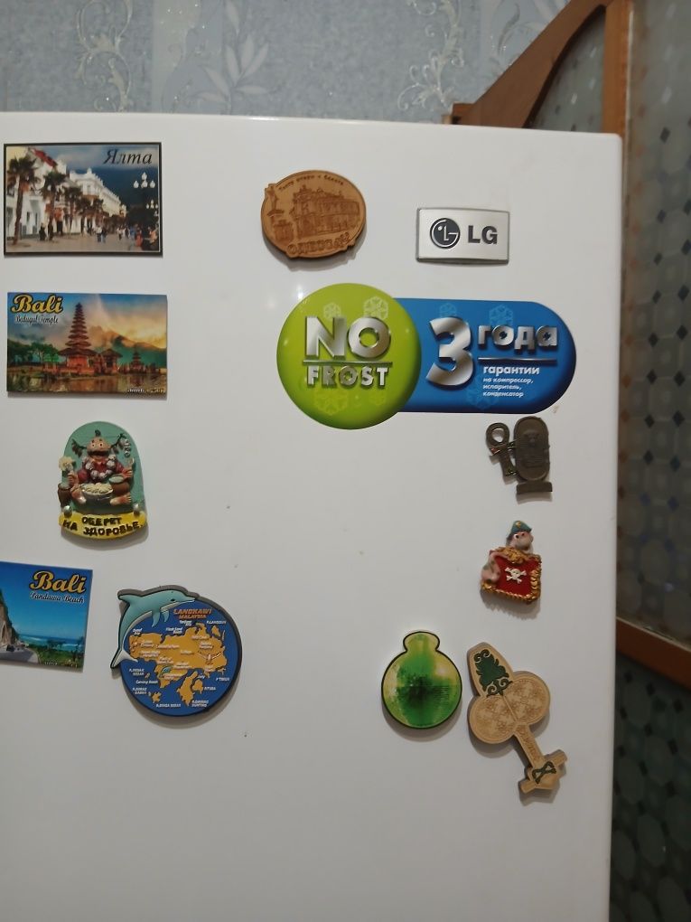 Продается свой  LG  холодильник.