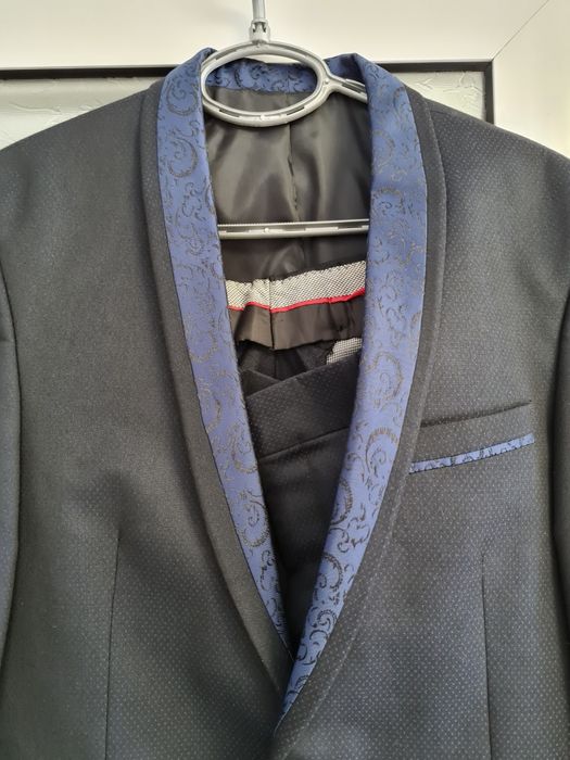 Costum elegant barbati