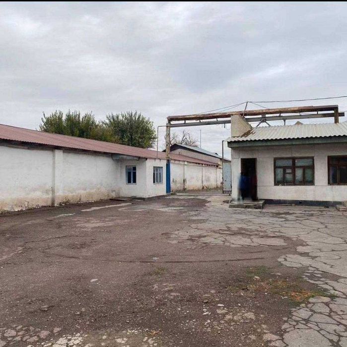 Yu  Продаётся база  - склады, цеха 5000м2, участок 2 гектара, торг