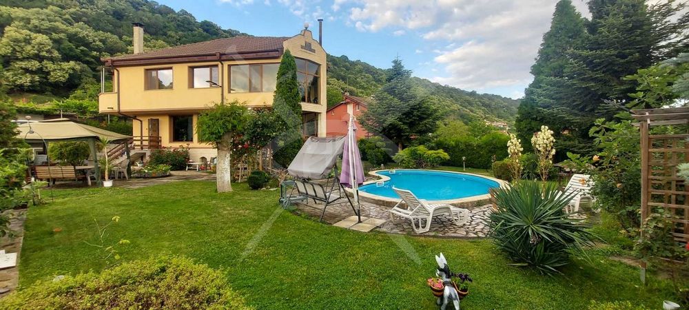 Продава се Къща в Варна, Аспарухово - 310 кв.м за 1420 €/кв.м - Снимка #1