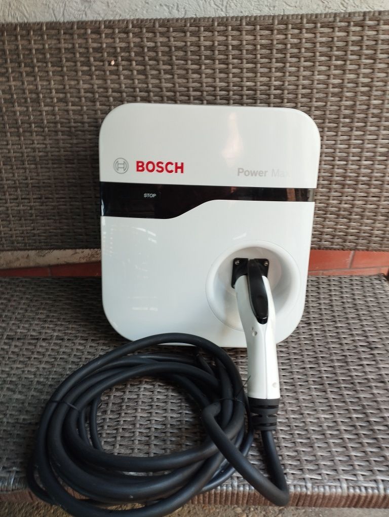 Зарядна станция за електромобили Bosch EV200 Series
