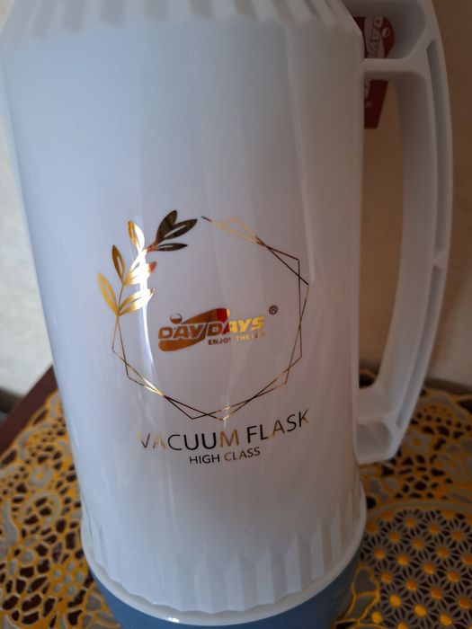 Термос  на  1л новый  в упаковке