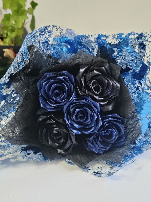 Buchet de trandafiri satinați