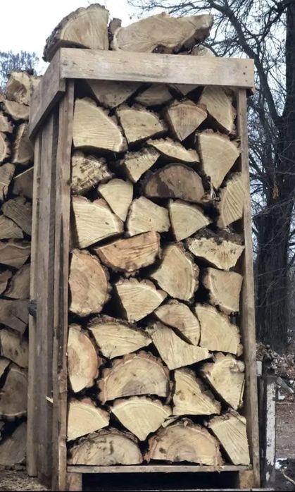 Lemne de foc salcâm stejar fag uscate și tăiate la palet