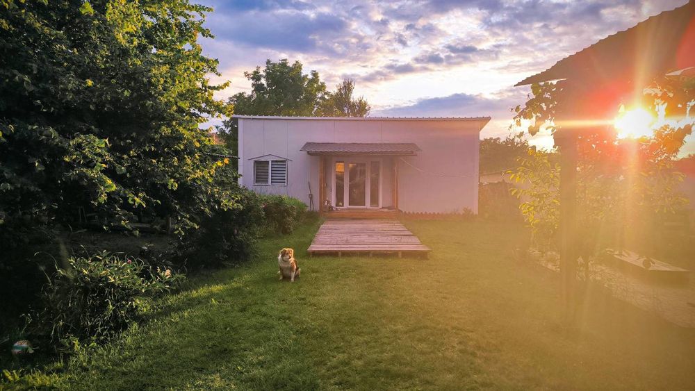 Teren cu livadă și clădiri  – Perfect pentru afaceri turistice