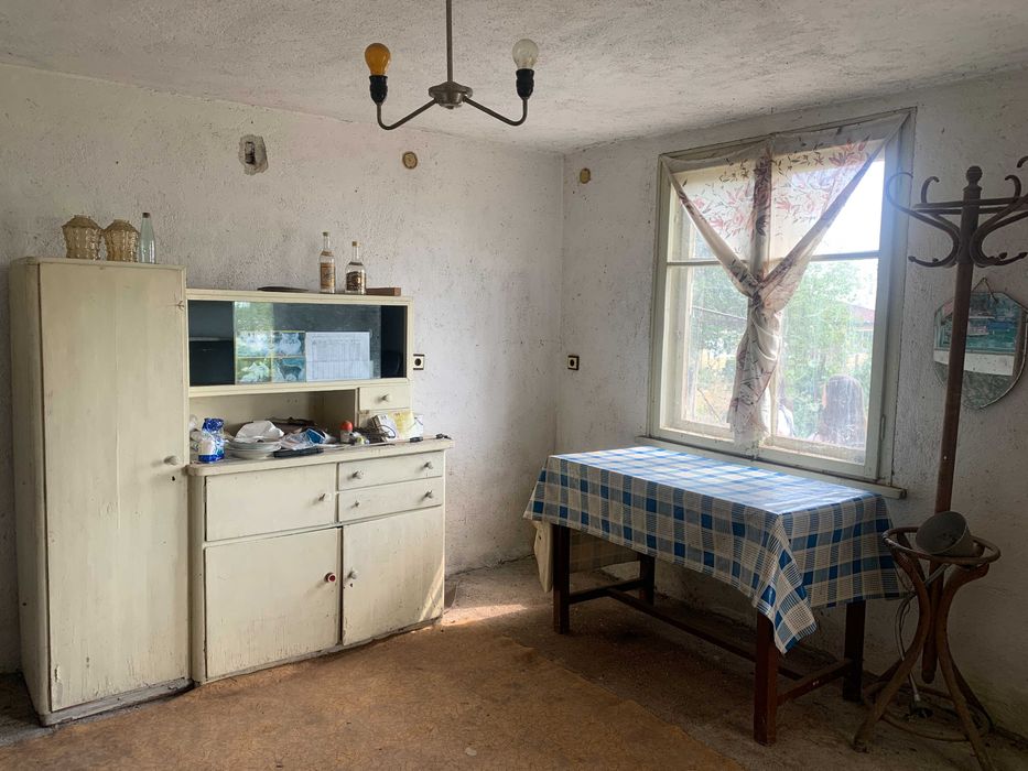 МАСИВНА ВИЛА в гр. Карлово, м. Яса тепе