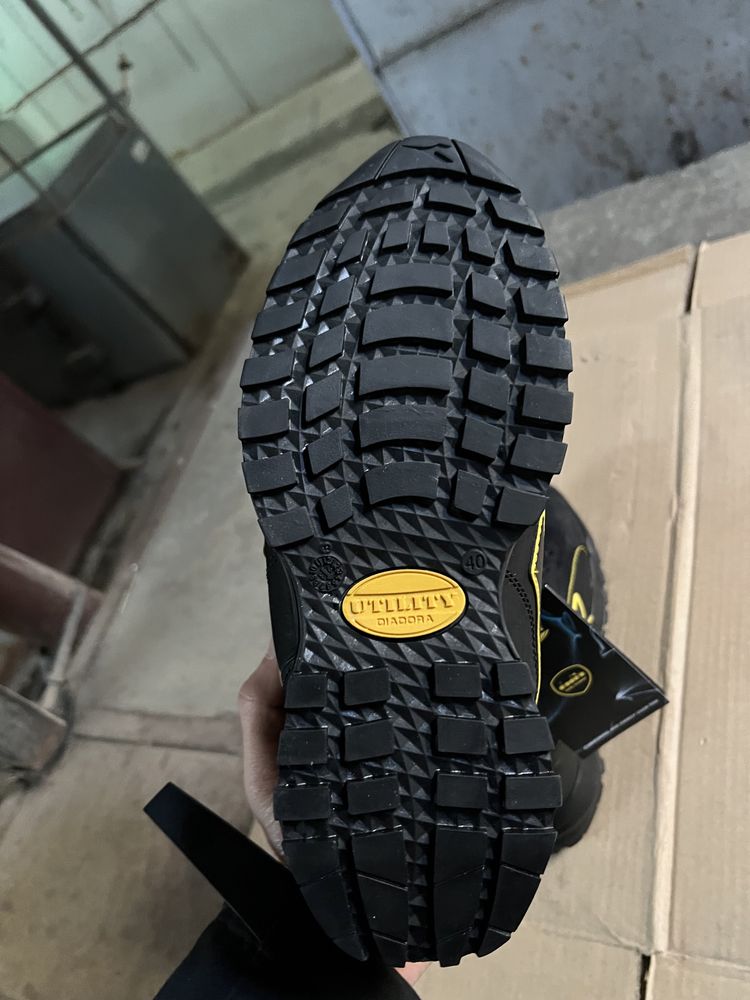 Vand bocanci/ ghete protectie Diadora marimea 46