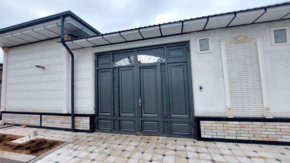 Uy sotladi yangi remont 2 sotx 5 xona 3 ta san uzel