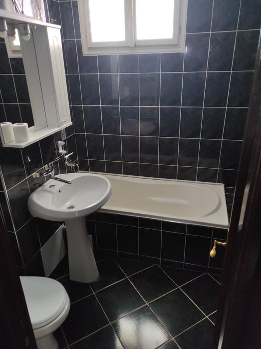 Închiriez apartament cu 2 camere