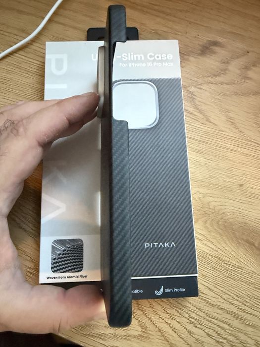 Husa Iphone 16 Pro Max Pitaka,ca noua