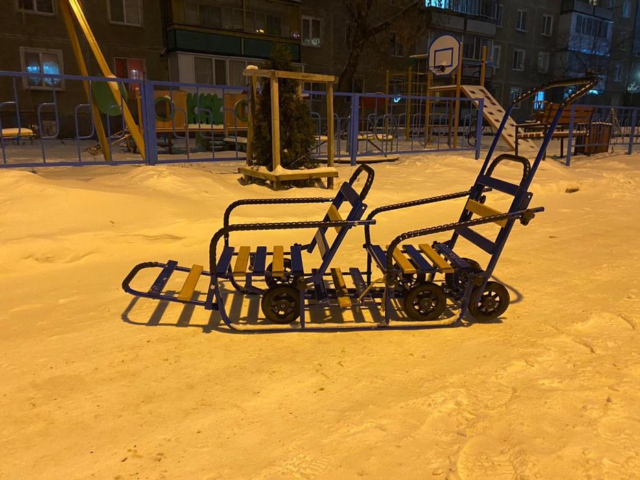 Продам санки для двойни