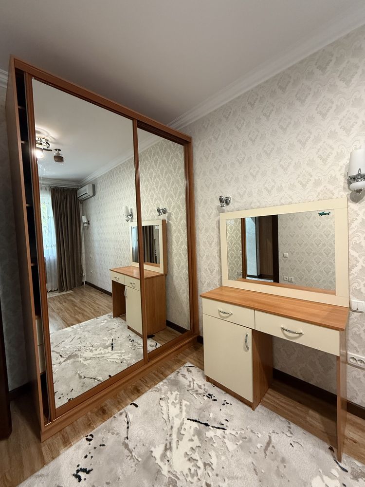Продается шкаф, комод и тумбочка