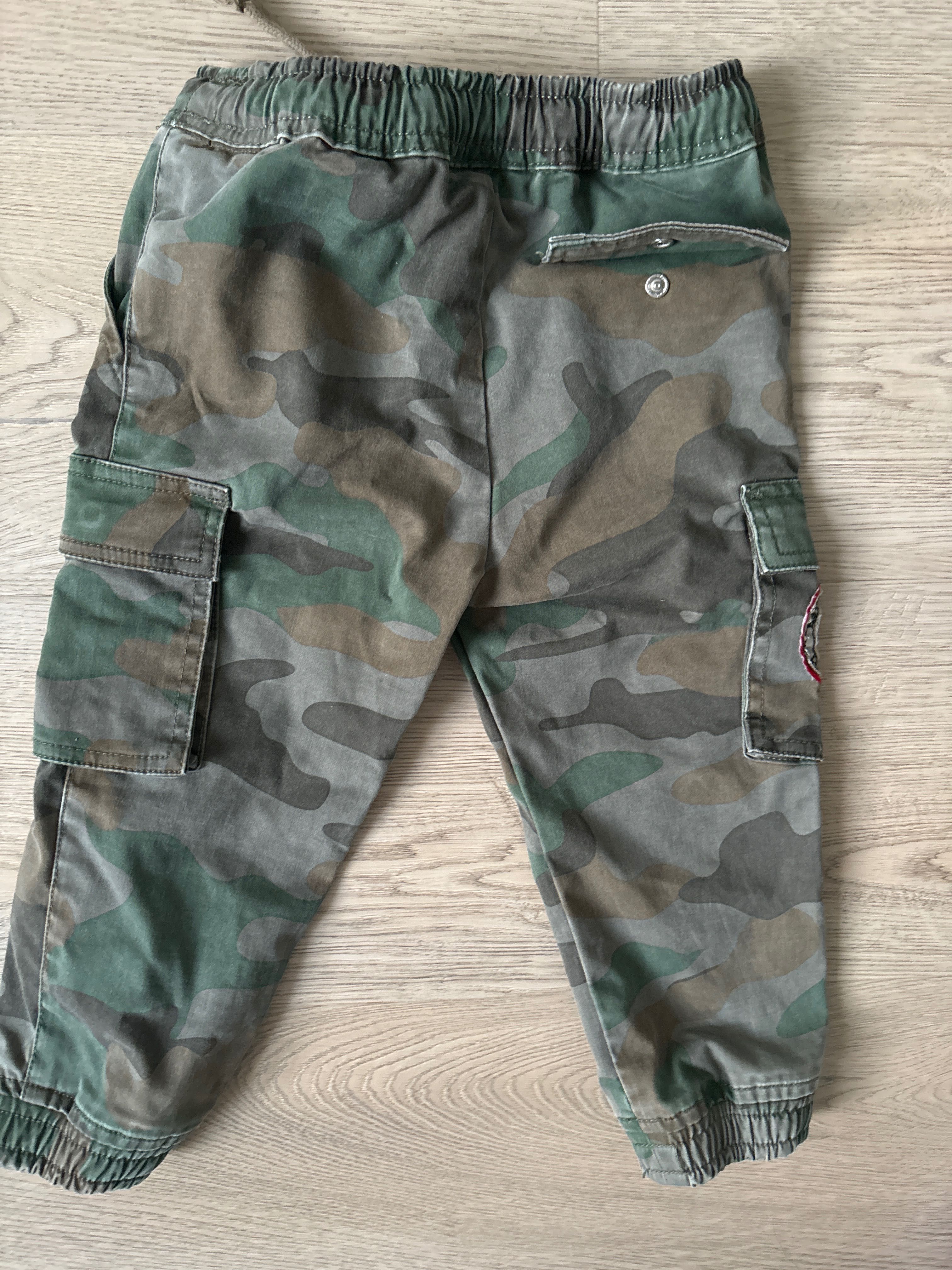 Бебешки панталони Guess