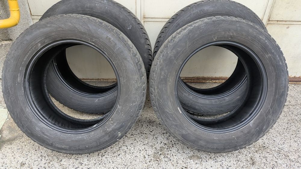 Зимни гуми 225/65/17 Нокиан