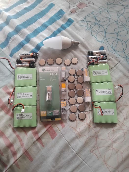 LED крушки и батерии